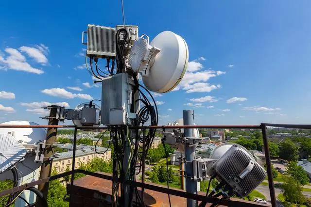 无线网桥通信的距离限制及其关键影响因素探析